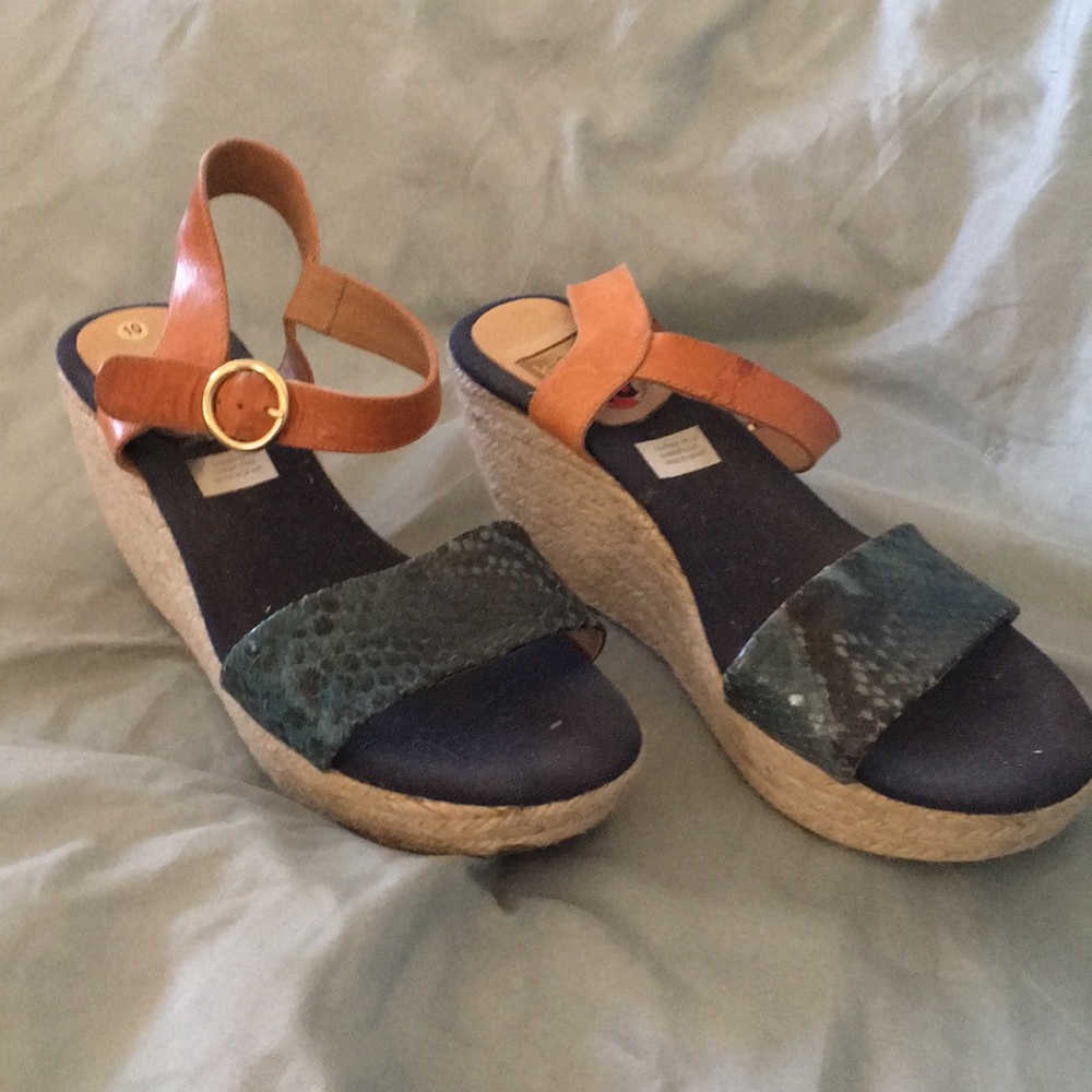 Kanna leather wedges super cute dark teal size 10